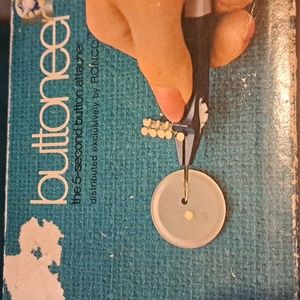 Buttoneer  5-second button attacher sewing repair vintage original box